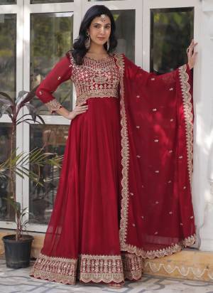 Attrective Looking These Beautiful Looking Readymade Long Gown With Dupatta.These Gown And Dupatta is Fabricated On Faux Georgette.Its Beautified With Designer Jari,Sequance Embroidery Work.