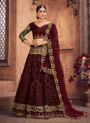 Grab These Party Wear Lehenga Choli in Fine Colored.These Lehenga Are Net Choli Are Net And Dupatta Are Fabricated On Net Pair.Its Beautified With Designer Embroidery Work.