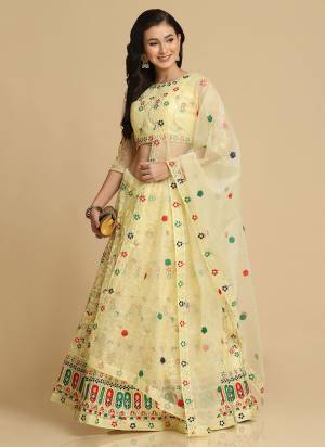 Grab These Party Wear Lehenga Choli in Fine Colored.These Lehenga Are Net Choli Are Net And Dupatta Are Fabricated On Net Pair.Its Beautified With Designer Embroidery Work.