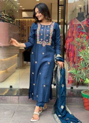 Looking These Suit in Fine Colored Pair With Bottom And Dupatta.These Top And Bottom Are Fabricated On Viscose Rayon Pair With Jacquard Dupatta.Its Beautified With Designer Embroidery Work .