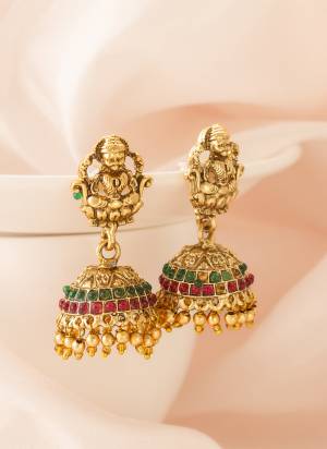 Grab These Beautifil Golden Colored Earring Jhumka.These Earring is Come Bross & Copper Material And Beautified With Artificial Stone Work.