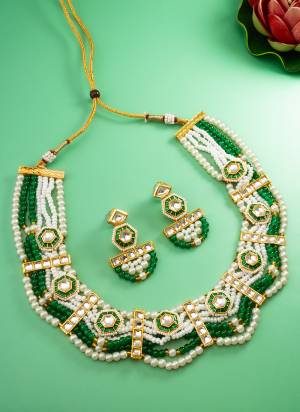 Attrective These Beautifil Multy Colored Necklace.These Necklace is Come Brass Material And Beautified With Artificial Pearal & Kundan Stone Work.