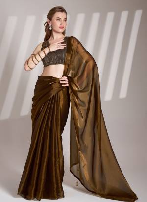 Attrctive These Fancy Party Wear Saree in Fine Colored.These Saree Are Burberry Organza And Blouse is Fabricated On Art Silk Pair.Its Beautified With Solid Fancy Disigner.