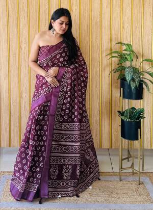 Looking These Party Wear Saree in Fine Colored.These Saree And Blouse is Fabricated On Linen Cotton.Its Beautified With Wevon Border Designer With Digital Batik Printed.