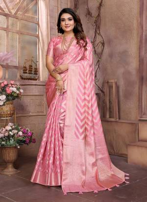 Garb These Party Wear Saree in Fine Colored.These Saree And Blouse is Fabricated On Organza.Its Beautified With Wevon Jari Designer.