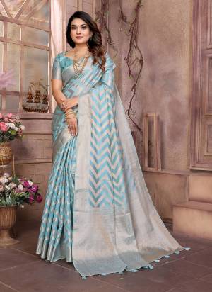 Garb These Party Wear Saree in Fine Colored.These Saree And Blouse is Fabricated On Organza.Its Beautified With Wevon Jari Designer.