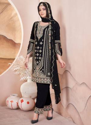 Attrective Looking These Beautiful Looking Readymad Top Bottom With Dupatta.These Top And Bottom Dupatta is Fabricated On Georgette.Its Beautified With Designer Embroidery With Swaroski Work .