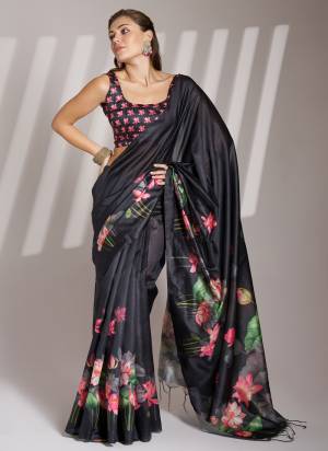 Attrctive These Fancy Party Wear Saree in Fine Colored.These Saree Are Linen And Blouse is Fabricated On Art Silk Pair.Its Beautified With Disigner Printed,Lace.