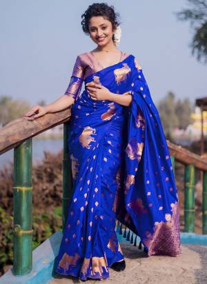 Garb These Party Wear Saree in Fine Colored.These Saree And Blouse is Fabricated On Moonga Silk.Its Beautified With Weaving Doul Jari, Nandi Designer.