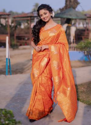 Garb These Party Wear Saree in Fine Colored.These Saree And Blouse is Fabricated On Moonga Silk.Its Beautified With Weaving Doul Jari, Nandi Designer.