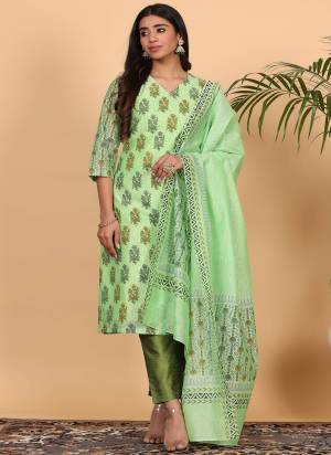 Looking These Suit in Fine Colored Pair With Bottom And Dupatta.These Top And Dupatta Are Fabricated On Chanderi Pair With Silk Bottom.Its Beautified With Designer Block Printed .