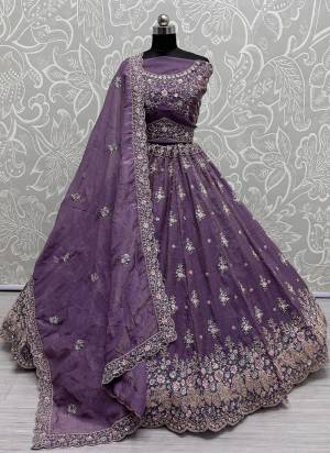 For A Fancy Designer Look,Grab These Lehenga Choli With Dupatta in Fine Colored.These Lehenga And Choli Are Silk And Dupatta Are Fabricated On Soft Net Pair.Its Beautified With Peacock Designer Dori,Sequance,Thread Embroidery,Hand Work.