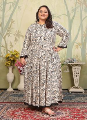 Attrective These Beautiful Looking Readymade Long Kurti.These Kurti is Fabricated On Rayon.Its Beautified With Designer Printed.