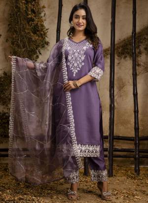 Attractive These Beautiful Looking Readymade Suits With Dupatta.These Suit is Fabricated On Top Are Silk Blend And Bottom Silk Blend And Organza Dupatta .Its Beautified With Designer Embroidery Work.