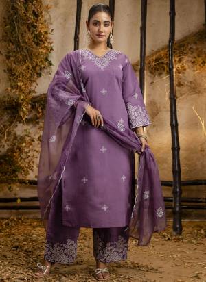 Attractive These Beautiful Party Wear Readymade Suits With Dupatta.These Suit is Fabricated On Top And Bottom Are Silk Blend And Organza Dupatta .Its Beautified With Designer Embroidery Work.