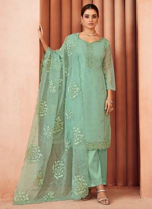  Looking These Party Wear Suit in Fine Colored Pair With Bottom And Dupatta.These Top Are Organza And Dupatta Are Fabricated On Organza Pair With Dull Santoon Bottom.Its Beautified With Designe Heavy Thread Embroidery Work.
