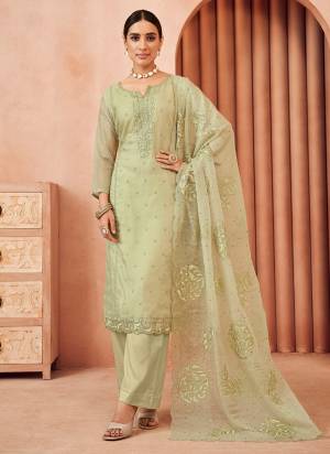  Looking These Party Wear Suit in Fine Colored Pair With Bottom And Dupatta.These Top Are Organza And Dupatta Are Fabricated On Organza Pair With Dull Santoon Bottom.Its Beautified With Designe Heavy Thread Embroidery Work.