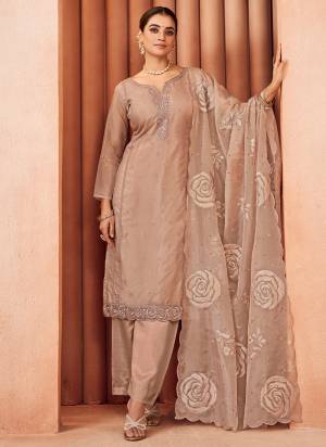  Looking These Party Wear Suit in Fine Colored Pair With Bottom And Dupatta.These Top Are Organza And Dupatta Are Fabricated On Organza Pair With Dull Santoon Bottom.Its Beautified With Designe Heavy Thread Embroidery Work.