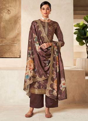 Garb These Party Wear Suit in Fine Colored Pair With Bottom And Dupatta.These Top Are Viscose Dola Silk And Dupatta Are Fabricated On Chinon Pair With Dull Santoon Bottom.Its Beautified With Wevon Jacquard Designe, Embroidery Work,Printed.