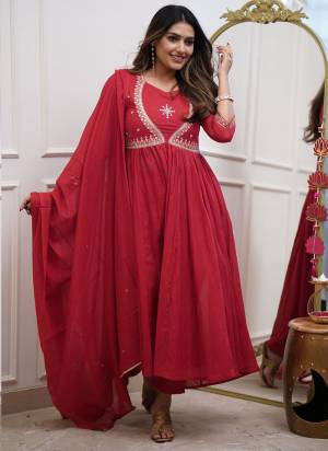 Garb These Beautiful Looking Readymade Suits.These Top And Bottom Are Muslin Cotton And Dupatta Chanderi Fabricated.Its Beautified With Designer Embroidery Work.