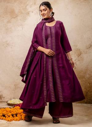 Attractive These Beautiful Looking Readymade Plazzo Suits With Dupatta.These Suit is Fabricated On Top Are Silk Blend And Bottom Are Silk Blend And Silk Dupatta .Its Beautified With Designer Embroidery Work.