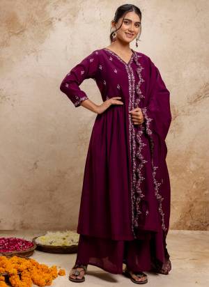 Attractive These Beautiful Looking Readymade Plazzo Suits With Dupatta.These Suit is Fabricated On Top Are Silk Blend And Bottom Are Silk Blend And Silk Dupatta .Its Beautified With Designer Embroidery Work.