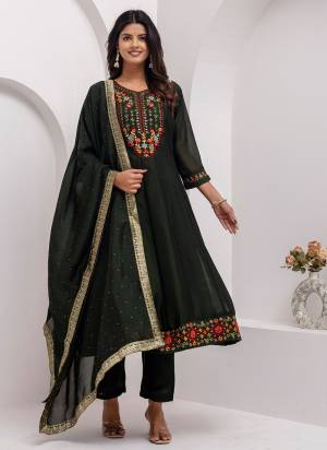Garb These Beautiful Looking Party Wear Readymade Suits With Dupatta.These Suit is Fabricated On Top Are Vichitra Silk And Bottom Are Vichitra Silk And Vichitra Silk Dupatta .Its Beautified With Designer Thread Embroidery Work,Swarovski Diamond Dupatta.