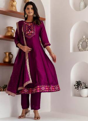 Garb These Beautiful Looking Party Wear Readymade Suits With Dupatta.These Suit is Fabricated On Top Are Vichitra Silk And Bottom Are Vichitra Silk And Vichitra Silk Dupatta .Its Beautified With Designer Thread Embroidery Work,Swarovski Diamond Dupatta.