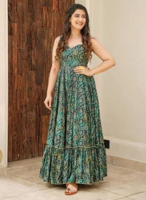 Attractive Looking These Beautiful Looking Readymade Long Kurti.These Kurti is Fabricated On Rayon.Its Beautified With Designer Printed.