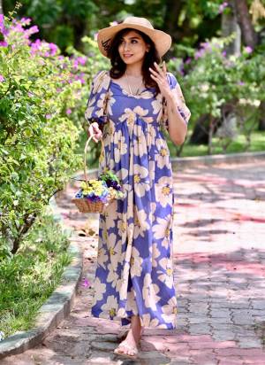 Garb These Beautiful Looking Readymade Long Kurti.These Kurti is Fabricated On Rayon.Its Beautified With Designer Printed.