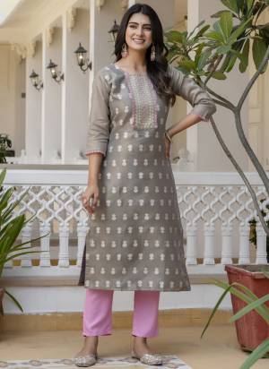 Attrective These Beautiful Looking Readymade Kurti.These Kurti Fabricated On Shimmer Silk.Its Beautified With Designer Embroidery Work.