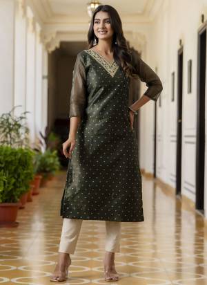 Attrective These Beautiful Looking Readymade Kurti.These Kurti Fabricated On Shimmer Silk.Its Beautified With Designer Embroidery Work.