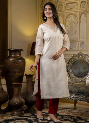 Attrective These Beautiful Looking Readymade Kurti.These Kurti Fabricated On Shimmer Silk.Its Beautified With Designer Embroidery Work.