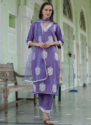 Garb These Beautiful Looking Party Wear Readymade Suits With Dupatta.These Suit is Fabricated On Top And Bottom Are Silk Blend And Organza Dupatta .Its Beautified With Designer Embroidery Work.
