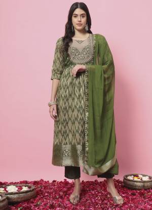 Garb These Beautiful Looking Readymade Suits With Dupatta.These Suit is Fabricated On Top Are Cotton Silk And Bottom Are Santoon And Nazmin Dupatta .Its Beautified With Wevon Designer With Embroidery Work,Printed.