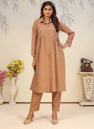 Grab These Beautiful Looking Readymade Top With Bottom Set.These Top And Bottom is Fabricated On Rinkal Cotton.Its Beautified With Solid Designer.