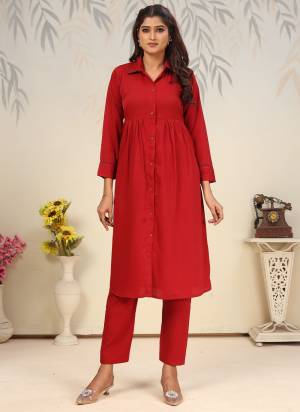 Grab These Beautiful Looking Readymade Top With Bottom Set.These Top And Bottom is Fabricated On Rinkal Cotton.Its Beautified With Solid Designer.