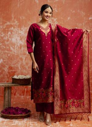 Attractive These Beautiful Party Wear Readymade Suits With Dupatta.These Suit is Fabricated On Top And Bottom Are Cotton Silk Blend And Banarasi Silk Dupatta .Its Beautified With Wevon Jacquard Jari Designer.