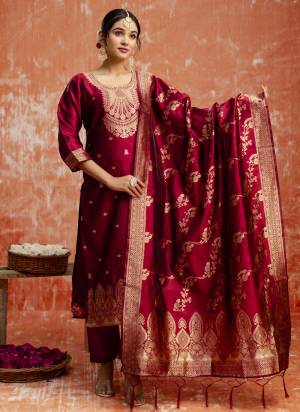 Attractive These Beautiful Party Wear Readymade Suits With Dupatta.These Suit is Fabricated On Top And Bottom Are Cotton Silk Blend And Jacquard Silk Dupatta .Its Beautified With Wevon Jacquard Jari Designer.