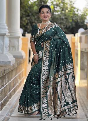 Attrective These Party Wear Saree in Fine Colored.These Saree And Blouse is Fabricated On Soft Banarasi Silk.Its Beautified With Weaving Jacquard Designer.