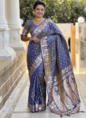 Attrective These Party Wear Saree in Fine Colored.These Saree And Blouse is Fabricated On Soft Banarasi Silk.Its Beautified With Weaving Jacquard Designer.
