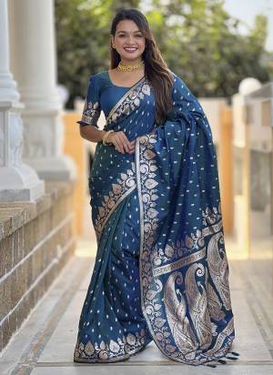Attrective These Party Wear Saree in Fine Colored.These Saree And Blouse is Fabricated On Soft Banarasi Silk.Its Beautified With Weaving Jacquard Designer.