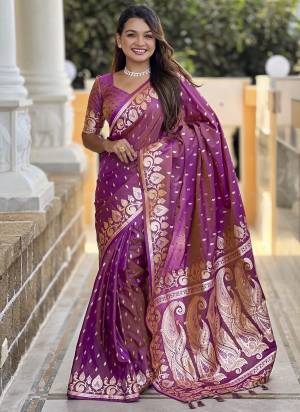 Attrective These Party Wear Saree in Fine Colored.These Saree And Blouse is Fabricated On Soft Banarasi Silk.Its Beautified With Weaving Jacquard Designer.