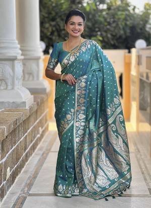 Attrective These Party Wear Saree in Fine Colored.These Saree And Blouse is Fabricated On Soft Banarasi Silk.Its Beautified With Weaving Jacquard Designer.