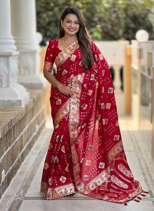 Garb These Party Wear Saree in Fine Colored.These Saree And Blouse is Fabricated On Dolla Silk.Its Beautified With Weaving Meenakari Designer.