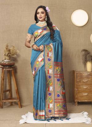 Garb These Party Wear Paithani Saree in Fine Colored.These Saree And Blouse is Fabricated On Paithani Silk.Its Beautified With Weaving Meenakari Paithani Designer.