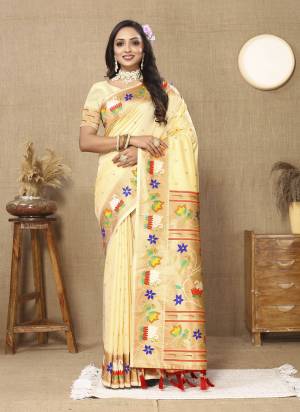 Garb These Party Wear Paithani Saree in Fine Colored.These Saree And Blouse is Fabricated On Paithani Silk.Its Beautified With Weaving Meenakari Paithani Designer.