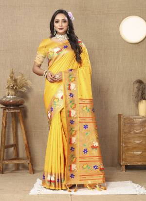 Garb These Party Wear Paithani Saree in Fine Colored.These Saree And Blouse is Fabricated On Paithani Silk.Its Beautified With Weaving Meenakari Paithani Designer.