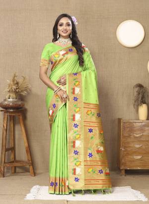 Garb These Party Wear Paithani Saree in Fine Colored.These Saree And Blouse is Fabricated On Paithani Silk.Its Beautified With Weaving Meenakari Paithani Designer.