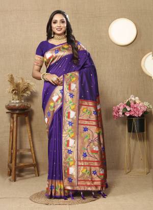 Garb These Party Wear Paithani Saree in Fine Colored.These Saree And Blouse is Fabricated On Paithani Silk.Its Beautified With Weaving Meenakari Paithani Designer.